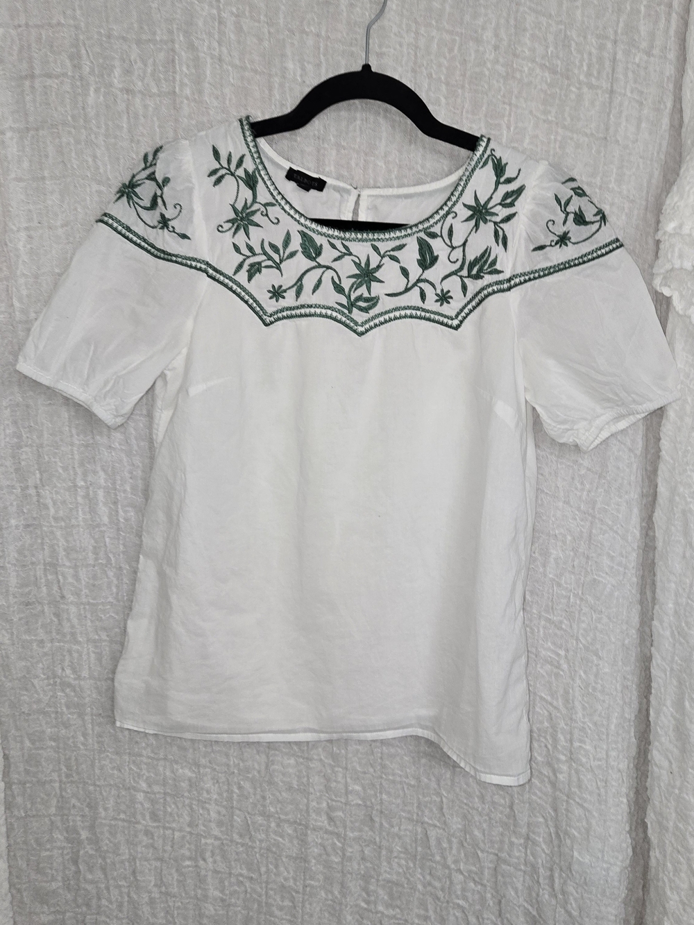 Talbots White Embroidered Short Sleeve Women's Top - Green Floral Detail Size Xs